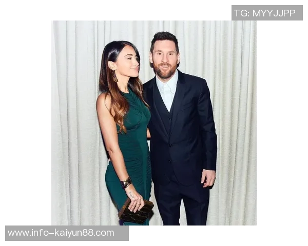 梅西与安东内拉泳池旁甜蜜拥吻社媒晒照引发热议